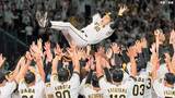 【阪神】18年ぶり6度目のリーグ優勝！球団最速＆岡田監督は2度目V 9月負けなし41年ぶり11連勝で決める 佐藤輝が20号2ラン|TBS NEWS DIG