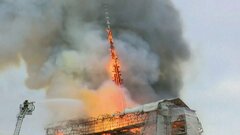 デンマーク・コペンハーゲン　17世紀に建設された歴史的建造物「旧証券取引所」火災　屋根の上の塔にまで炎は広がり、塔が崩れ落ちる| TBS CROSS DIG with Bloomberg