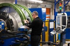 英４－６月期ＧＤＰ、予想上回る0.3％増－利下げ継続判断複雑に| TBS CROSS DIG with Bloomberg