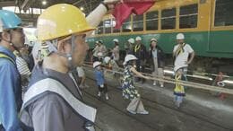 その重さ30トン!機関車vs子どもたちが綱引き対決 上市発×地鉄“体験”イベント 新たなファン発掘で”地域の足”存続を 富山・上市町|TBS NEWS DIG