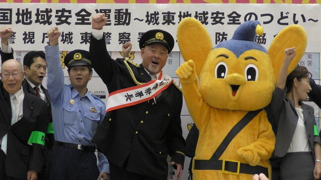 「犯罪を根絶するぞ」元プロレスラーの武藤敬司さんが一日署長　特殊詐欺への注意を呼びかけ　警視庁城東署|TBS NEWS DIG
