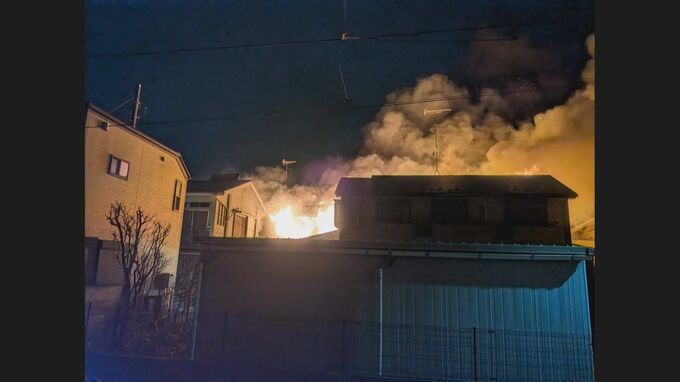 神奈川・相模原市の住宅街で住宅7棟が燃える火事　火元の住宅の男性（60代）が病院に搬送　意識あり|TBS NEWS DIG