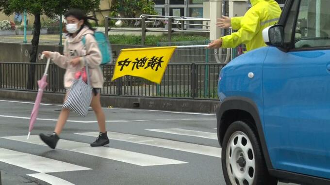 新学期の子ども達の安全確保へ　スクールゾーンで通行車両の街頭指導　|　沖縄のニュース｜RBC 琉球放送