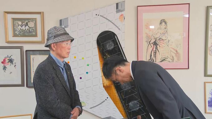 池上さんに頭を下げる北海道警察の担当者