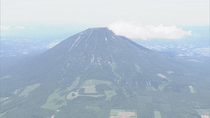 【山の日】「もう降りられない」20歳女性　両ひざの痛みで自力下山できず　訓練中の山岳救助隊が背負って下山　北海道 羊蹄山|TBS NEWS DIG
