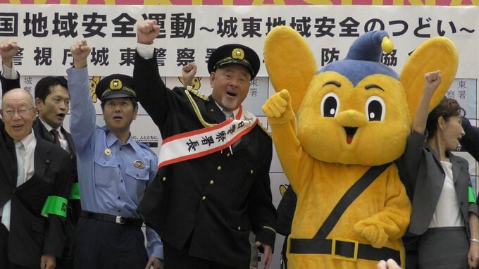 「犯罪を根絶するぞ」元プロレスラーの武藤敬司さんが一日署長　特殊詐欺への注意を呼びかけ　警視庁城東署|TBS NEWS DIG