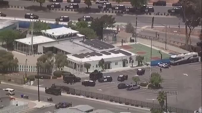 米西部カリフォルニア州サンディエゴのモスクで銃撃　警備員ら3人が死亡　10代の容疑者2人も死亡した状態で発見
