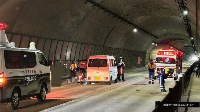 【交通規制解除】飽の浦トンネル内で事故 バイクの運転手と高齢女性が病院に搬送　うずくまっていた女性を介抱するために停まった車にバイクが衝突|TBS NEWS DIG