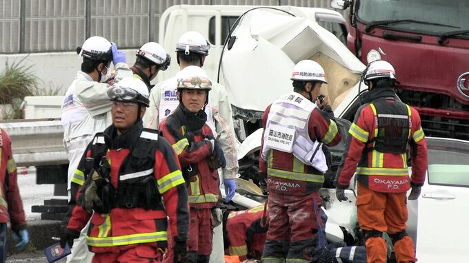 【国道2号 多重追突事故】「大型トラック2台にはさまれる」車4台が絡む事故で軽乗用車に乗っていた男性が死亡【続報】|TBS NEWS DIG