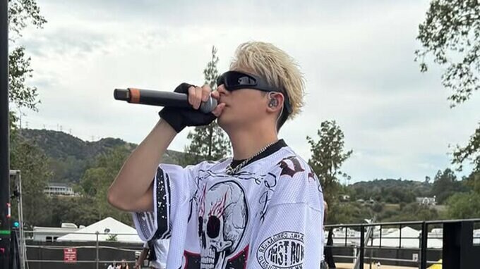 【 Number_i ・岸優太 】　「フェスの思い出集！！！！！！！」　LA音楽フェスのステージショットを公開　「かっこいい！！！岸くんの大っきな背中が大好きです」「Tシャツも凄く似合ってる」　反響続々|TBS NEWS DIG