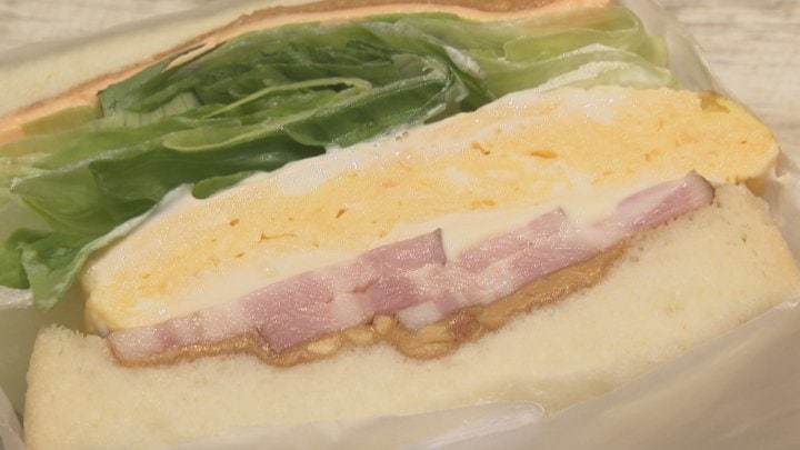 断面映えサンドイッチに開店1時間で売り切れる商品も　人気ベーカリーが並ぶマルシェ　山梨・セレオ甲府