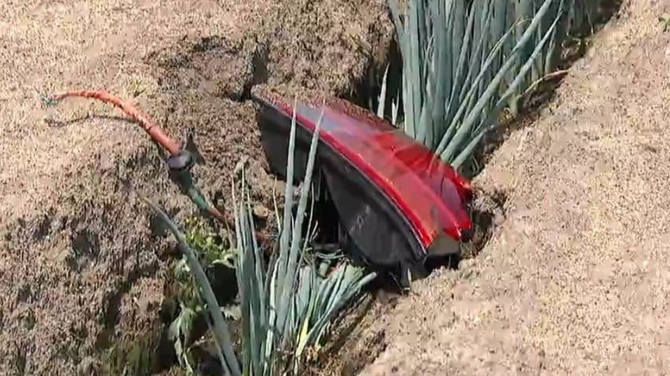 サムネイル_男性1人死亡 車2台が出会い頭に衝突 どちらかが信号無視か？事故現場から15m先の畑には車のランプ片　新潟市北区の県道交差点