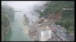大規模な土砂崩れに複数人が巻きこまれる…中国・重慶市で山が崩れ住宅倒壊 白い煙のなか逃げ惑う人々 救助活動続く|TBS NEWS DIG
