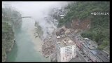 大規模な土砂崩れに複数人が巻きこまれる…中国・重慶市で山が崩れ住宅倒壊 白い煙のなか逃げ惑う人々 救助活動続く|TBS NEWS DIG