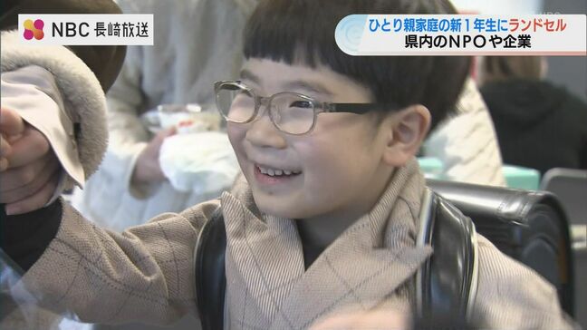 「友達16人つくる」ひとり親家庭の子どもたちへランドセルや文房具　企業やNPOが贈呈【長崎】|TBS NEWS DIG