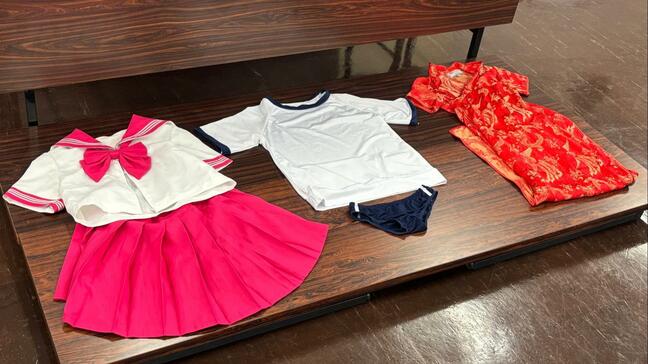 【速報】AV出演、20代女性に契約書渡さなかった疑い 男女2人逮捕 セーラー服など証拠品公開 長崎県警|TBS NEWS DIG