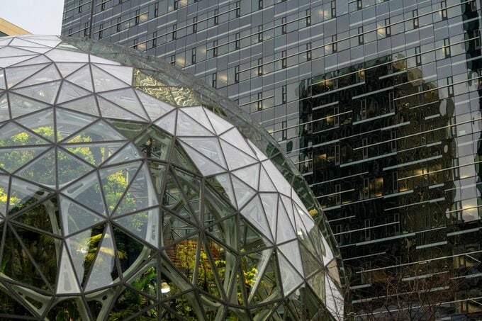 巨大複合企業アマゾン、分割より何でもありが有利とアピール