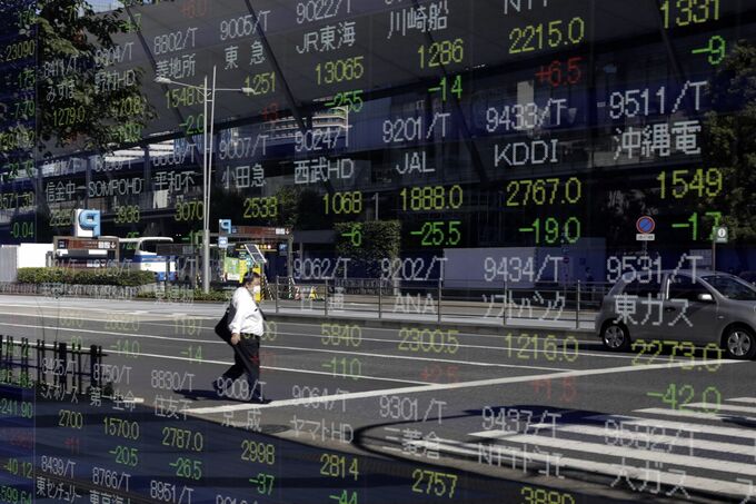 日本株は下落、金融や自動車など大型株に売り－日銀総裁講演に注目