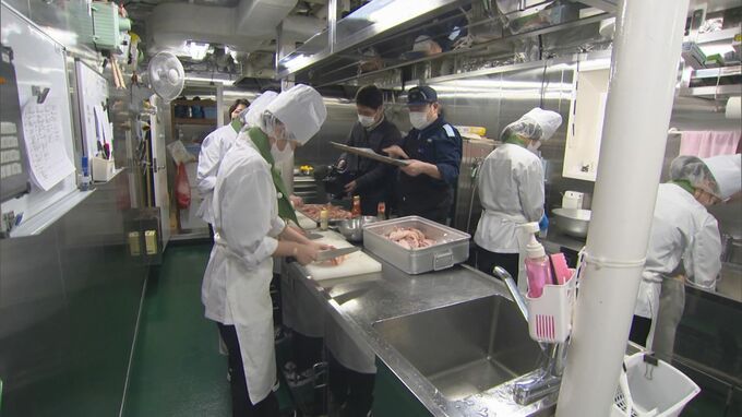 ”全国初”海上保安庁×高校調理科　高校生が「巡視船おき」で「船めし」調理挑戦…ポイントは”節水”と”バランス感覚”　|　BSSニュース | BSS山陰放送