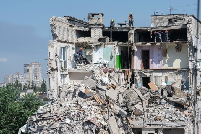 キーウに大規模攻撃、20人死亡－ロシアはミサイル70発以上発射か