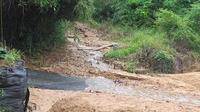 県道東岡山御津線で土砂崩れ　片側交互通行【岡山・北区牟佐】|TBS NEWS DIG