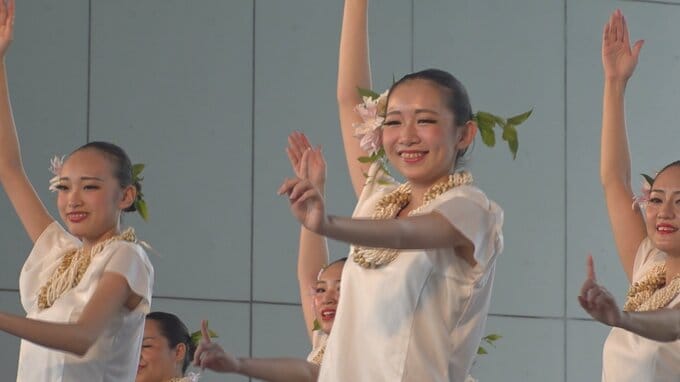 「富士山がうしろに見えているのが最高」　富士山をバックにフラダンス披露　ハワイアンイベント　山梨・山中湖村　|　山梨のニュース | ＵＴＹテレビ山梨
