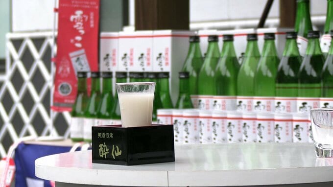 日本酒の日　大船渡市の酒蔵で今シーズンの新酒の出荷式行われる　蔵の入り口に杉玉を掲げ祝う　岩手|TBS NEWS DIG