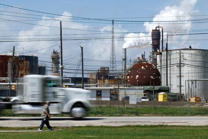 原油100ドル目前､ホルムズ海峡の通航停止続けば－数日以内との予想も