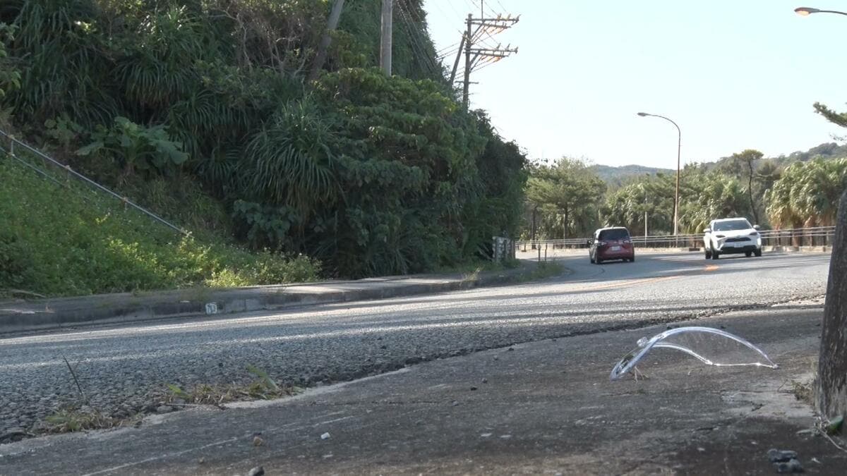 バイクの高校生が意識不明の重体　転倒後に車にはねられたか