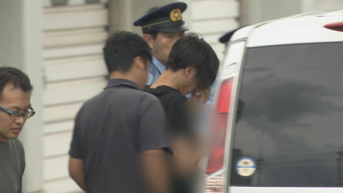 女性が目を離した隙を狙って“トランプ”が入った別の封筒に…警察官になりすましてキャッシュカードを盗んだ疑い 24歳の男を逮捕 