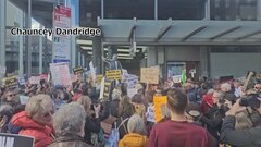 NYのテスラ前でイーロン・マスク氏に対する抗議活動　9人逮捕| TBS CROSS DIG with Bloomberg