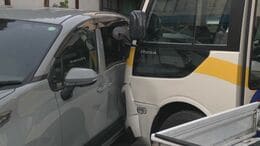 80代くらいの男性が運転か はねられた2人死亡 スイミングスクールのマイクロバスは建物にも突っ込む 名古屋・南区|TBS NEWS DIG