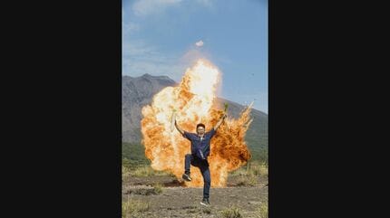 コラじゃないって」“特撮の爆発”桜島で記念撮影プラン 鹿児島観光に
