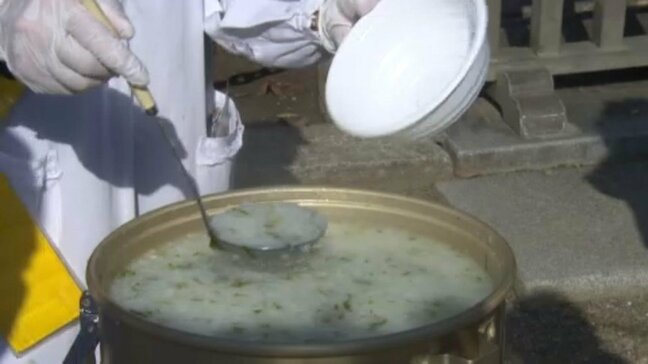 「一年元気で頑張りたい」無病息災願う七草がゆ 神社で500食振るまい 愛媛・松山市|TBS NEWS DIG