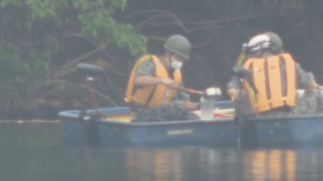 航空自衛隊の練習機が墜落してから9日目　行方不明の隊員2人の捜索と漂着した油の回収作業が進む　愛知・犬山市|TBS NEWS DIG