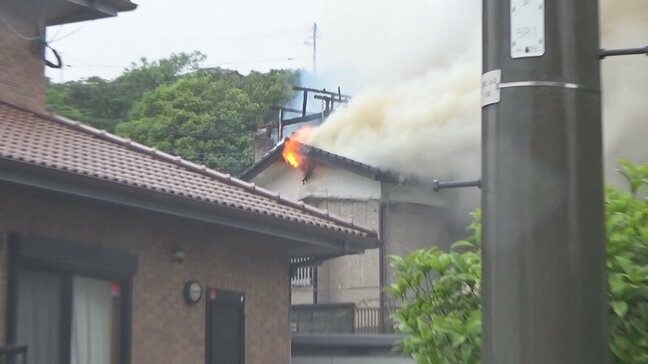 住宅１棟全焼の火事　家人の男（54） 放火の疑いで逮捕【長崎県佐世保市】|TBS NEWS DIG