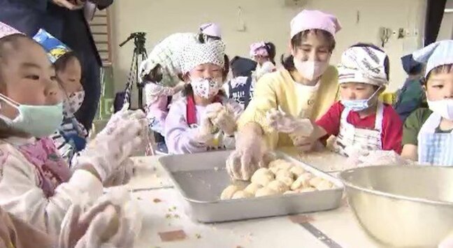 「おいしくなーれ」園児がみそづくりを体験 地域の歴史や食文化を知ってもらおうと毎年実施 長野・岡谷市|TBS NEWS DIG
