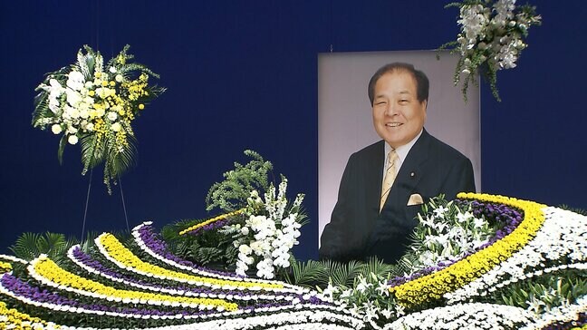 笠岡市出身の政治家・片山虎之助さんの市民葬　総務大臣や郵政大臣など要職を歴任【岡山】|TBS NEWS DIG