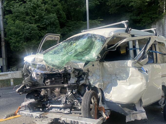 大破した車… 国道317号・水ヶ峠トンネル内で車同士が正面衝突 軽乗用車の運転手(54)が死亡 軽乗用車が車線はみ出したか　|　愛媛のニュース - Nスタえひめ｜あいテレビは6チャンネル