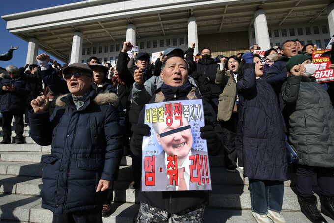 韓国野党、尹大統領の弾劾訴追案を国会提出－与党は反対姿勢