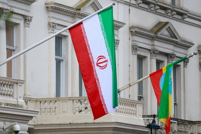 イラン、バーレーンにある米基地をミサイル攻撃で標的-タスニム