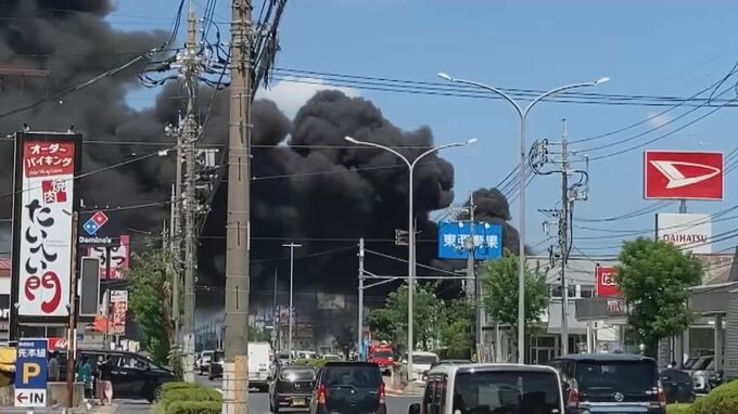 【続報】高級外車販売店で火災…黒煙　周辺一時騒然　エアコンの室外機14基焼損|TBS NEWS DIG