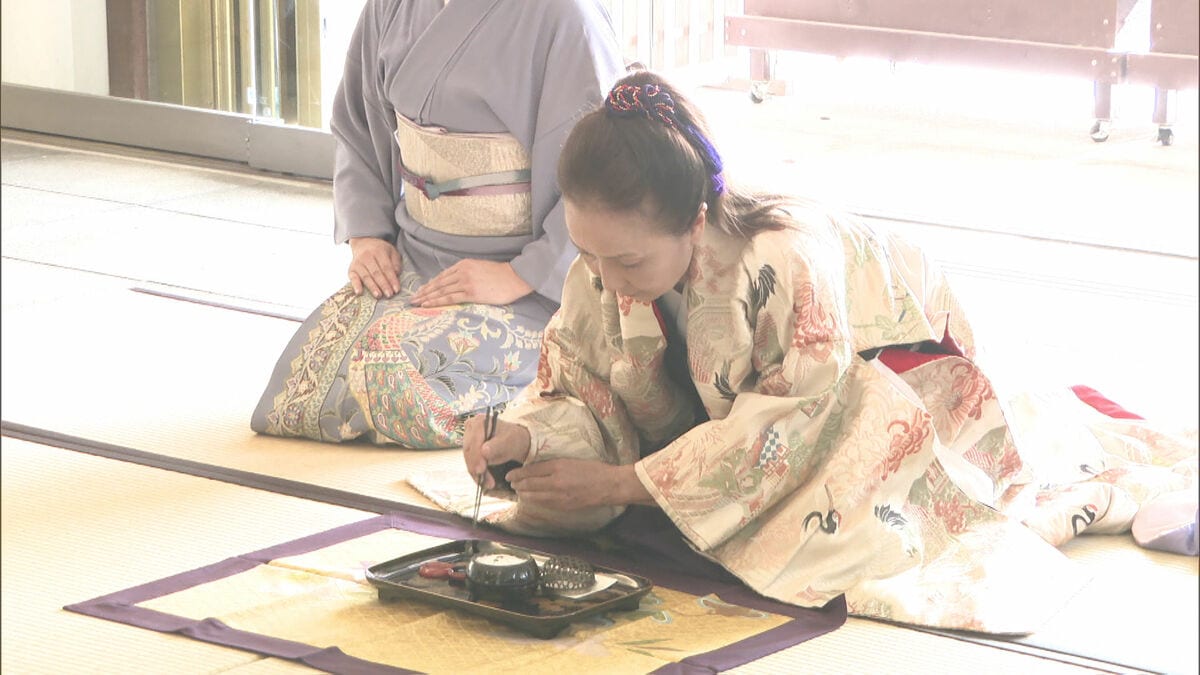 「平和の尊さを香りとともに次世代につなげたい」 戦後80年に護国神社で平和を祈る「献香式」 | TBS NEWS DIG