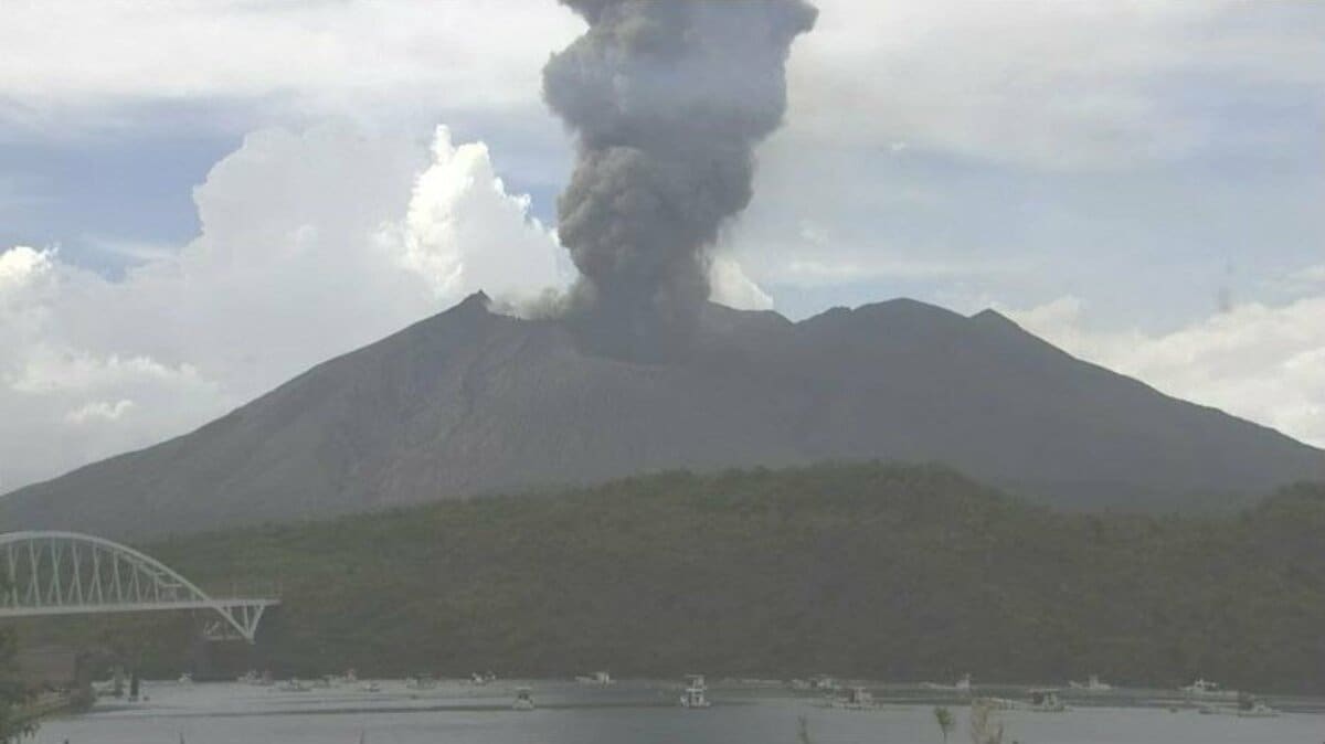 桜島で噴火　噴煙2500メートル【14日・15日の降灰予報】鹿児島・宮崎・熊本