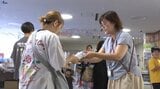 クーリングシェルターの認知度向上に向けて 大手飲料メーカーが暑さ対策用の飲み物を配布 盛岡市|TBS NEWS DIG