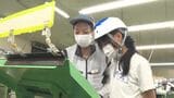 パパ・ママの働く姿に感動 夏休みの小学生が工場でおしごと体験|TBS NEWS DIG