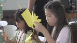 小学生が英語を交えてアート作り ジェスチャー交えながら会話と作品作り楽しむ|TBS NEWS DIG
