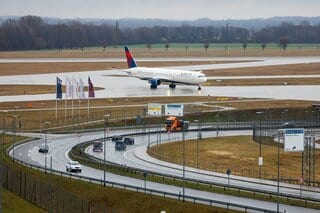デルタ航空､無許可Wi-Fi作動を調査－「ハッカーの祭典」開催地発の便| TBS CROSS DIG with Bloomberg