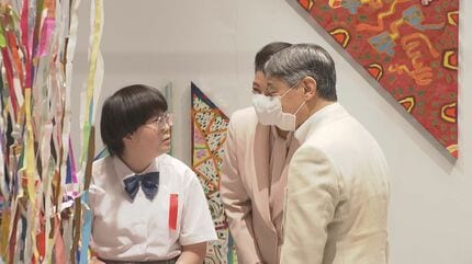 天皇皇后両陛下 岐阜の木育施設で地元の子どもたちと交流 「すごいね