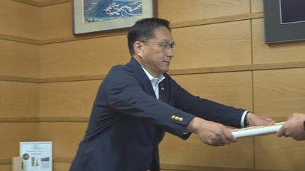 交通死亡事故ゼロ連続900日 町に警察から感謝状 県内で事故ゼロ最長の